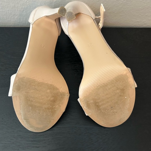 Michael Shannon Women's Beige Heels - Picture 8 of 9